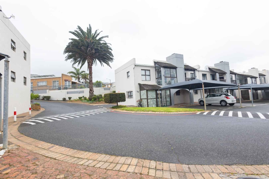 To Let 2 Bedroom Property for Rent in Loevenstein Western Cape